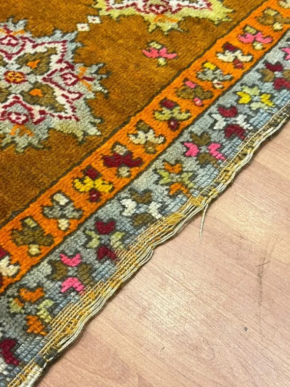 Les Lisières d’un Tapis Fait à la Main : Pourquoi Elles Comptent ?