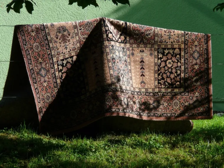 Comment Utiliser la Nature pour Nettoyer et Entretenir ses Tapis : L’Avantage d’un Jardin ou d’un Espace Extérieur, Paris, Jofre Tapis