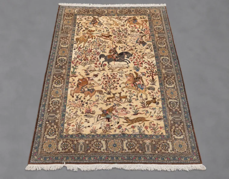 Tapis Ghom ancien d’Iran en laine – Scène de chasse – 330 × 210 cm