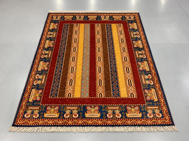 Tapis oriental traditionnel fait à la main – 193 × 153 cm