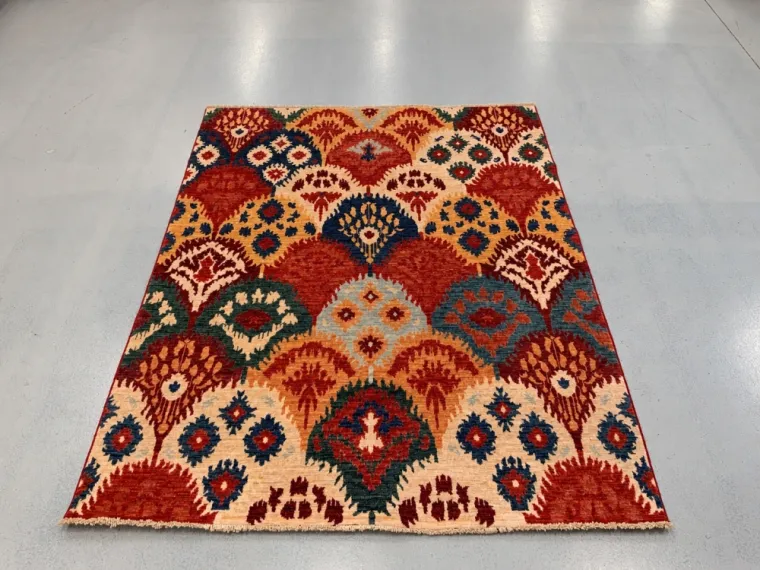 Tapis moderne et contemporain fait à la main – Motifs floraux – 196 × 153 cm