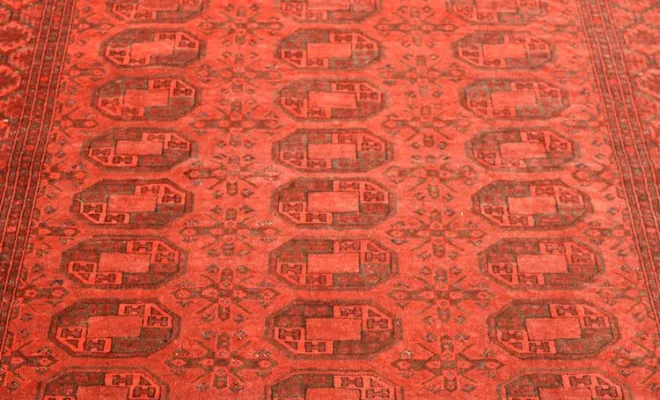 Tapis Turkmène à motif répétitif – 184 x 129 cm