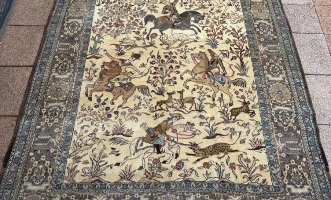 Tapis Ghom ancien d’Iran en laine – Scène de chasse – 330 × 210 cm