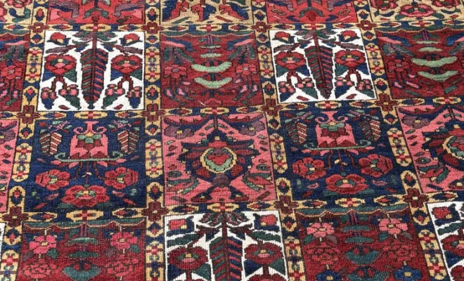 Tapis Bakhtiar iranien ancien à motifs caissons – 307 × 200 cm