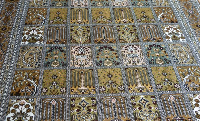 Tapis Hereke de Turquie en laine et soie – 280 × 180 cm
