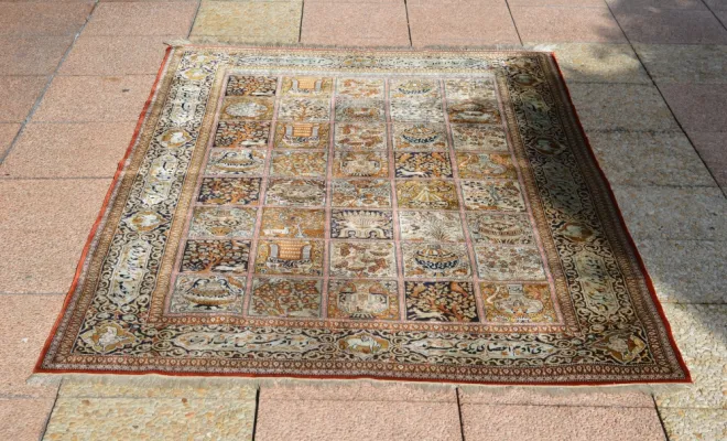 Tapis Ghom en soie d’Iran à motif caissons – 201 × 133 cm