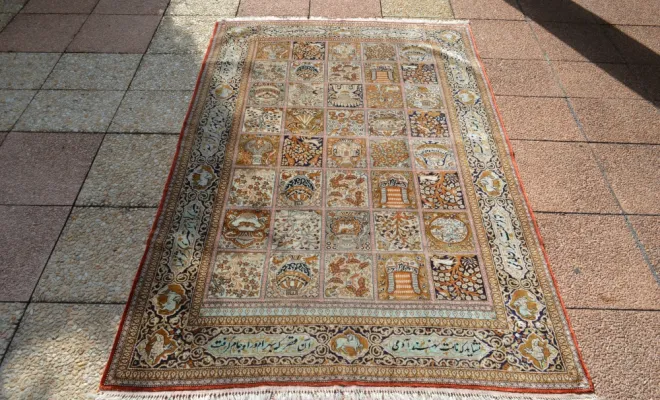 Tapis Ghom en soie d’Iran à motif caissons – 201 × 133 cm