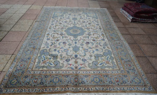 Tapis Kashan rare et ancien d’Iran – 330 × 210 cm