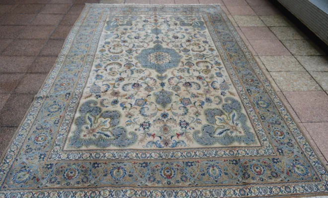 Tapis Kashan rare et ancien d’Iran – 330 × 210 cm