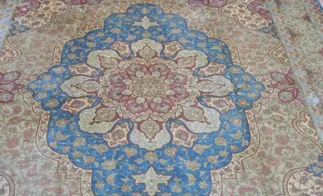 Tapis Ghom iranien en soie – 297 × 193 cm