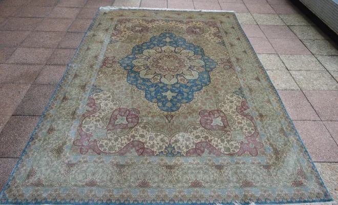Tapis Ghom iranien en soie – 297 × 193 cm